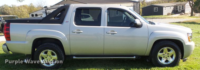 image for item EM9228 2009 Chevrolet Avalanche LT Crew Cab pickup truck