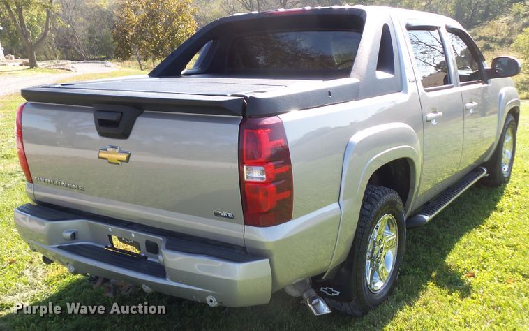 image for item EM9228 2009 Chevrolet Avalanche LT Crew Cab pickup truck