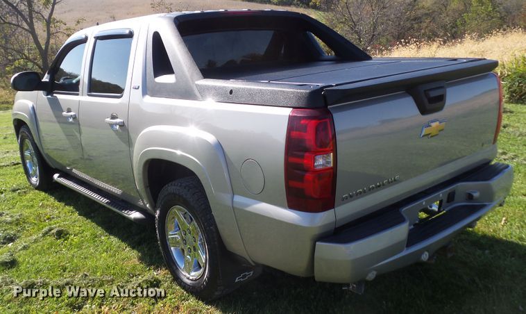 image for item EM9228 2009 Chevrolet Avalanche LT Crew Cab pickup truck