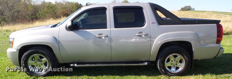 image for item EM9228 2009 Chevrolet Avalanche LT Crew Cab pickup truck