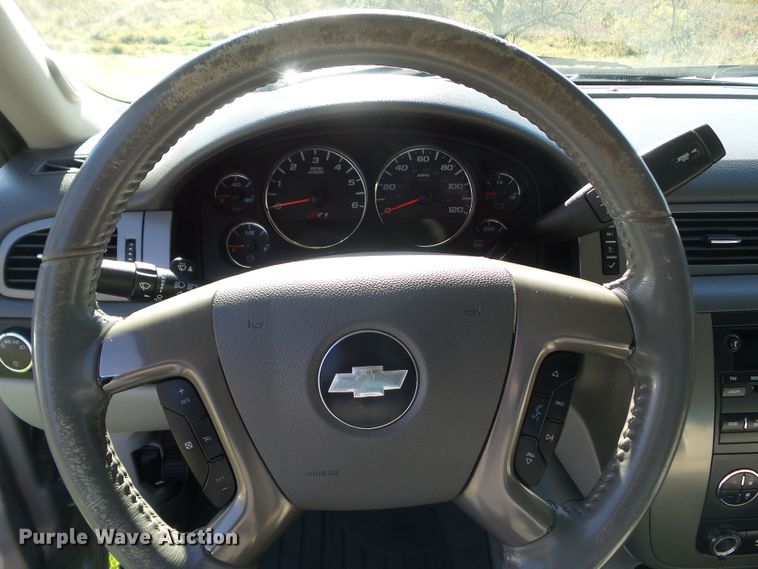 image for item EM9228 2009 Chevrolet Avalanche LT Crew Cab pickup truck