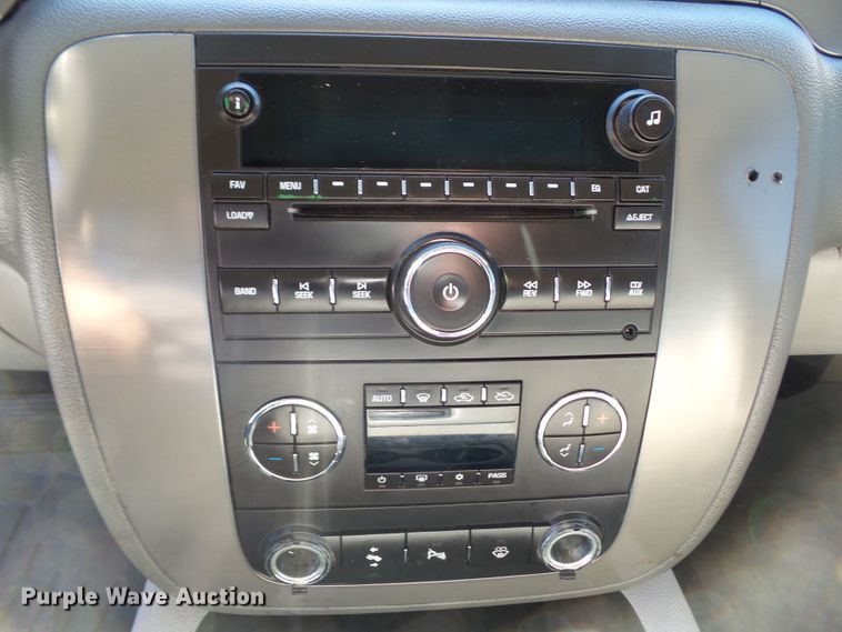 image for item EM9228 2009 Chevrolet Avalanche LT Crew Cab pickup truck