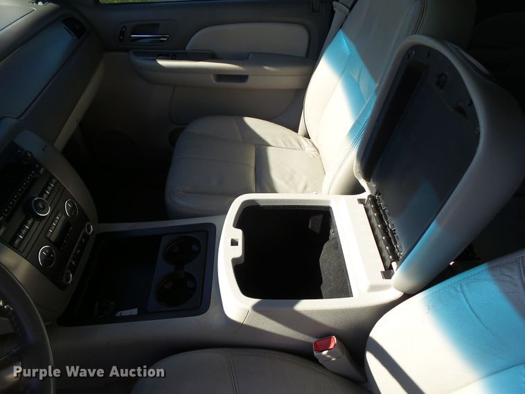 image for item EM9228 2009 Chevrolet Avalanche LT Crew Cab pickup truck