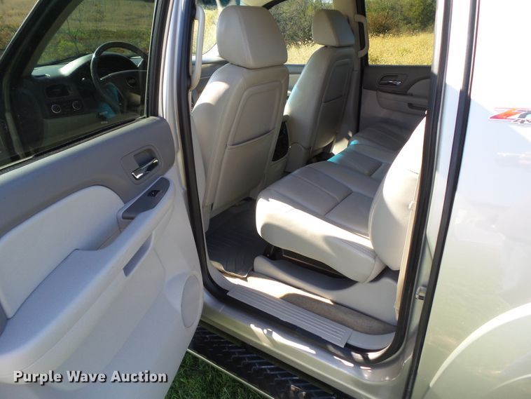 image for item EM9228 2009 Chevrolet Avalanche LT Crew Cab pickup truck