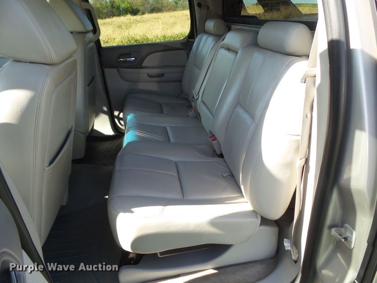 image for item EM9228 2009 Chevrolet Avalanche LT Crew Cab pickup truck