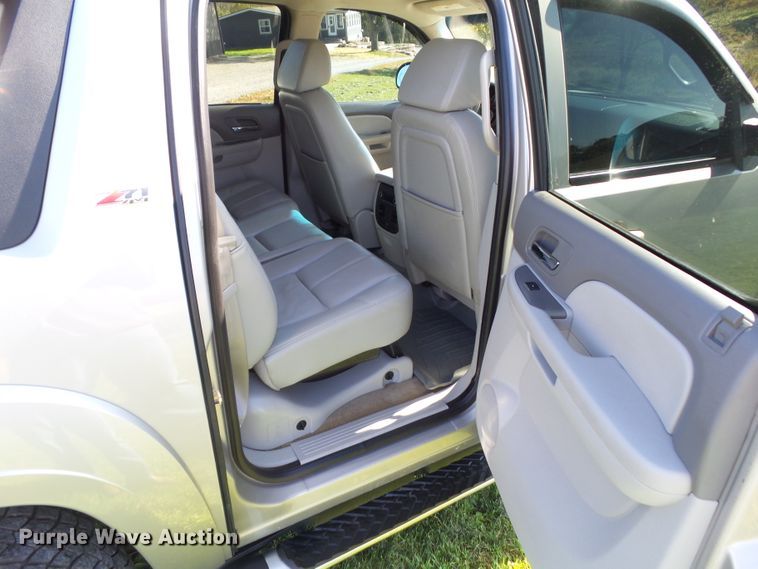 image for item EM9228 2009 Chevrolet Avalanche LT Crew Cab pickup truck