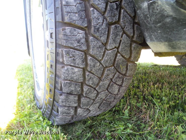 image for item EM9228 2009 Chevrolet Avalanche LT Crew Cab pickup truck