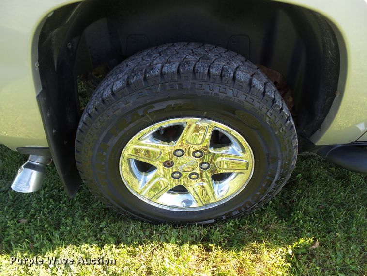 image for item EM9228 2009 Chevrolet Avalanche LT Crew Cab pickup truck