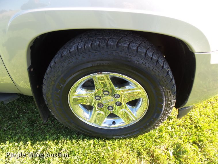 image for item EM9228 2009 Chevrolet Avalanche LT Crew Cab pickup truck