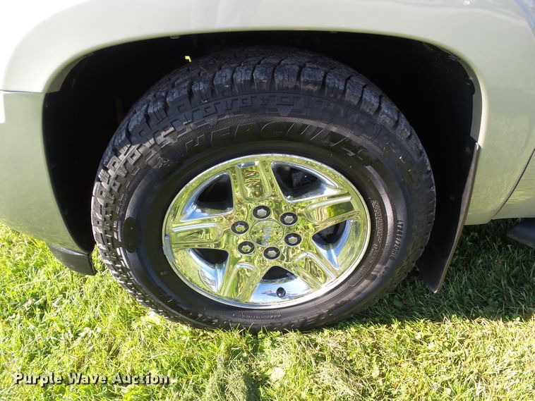 image for item EM9228 2009 Chevrolet Avalanche LT Crew Cab pickup truck