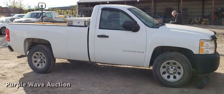 image for item ET9910 2008 Chevrolet Silverado 1500 pickup truck