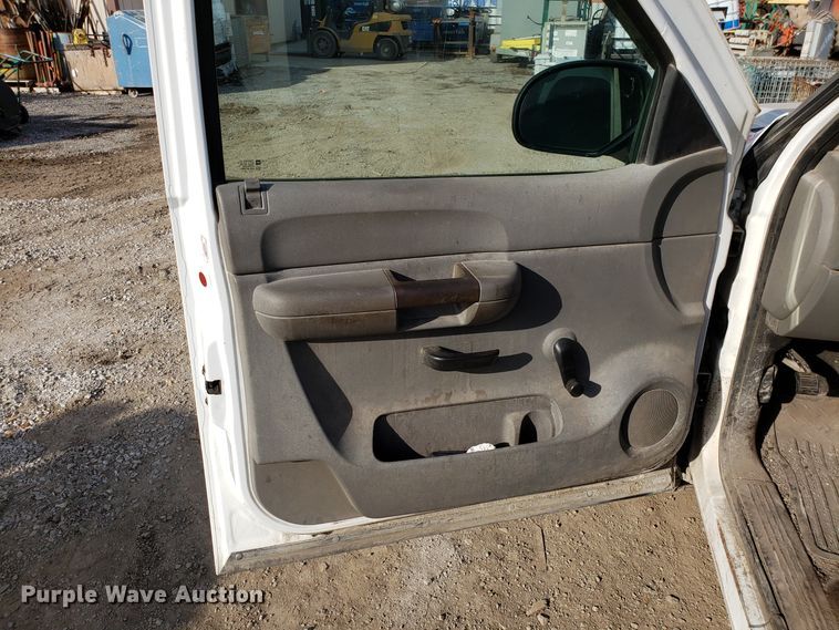 image for item ET9910 2008 Chevrolet Silverado 1500 pickup truck