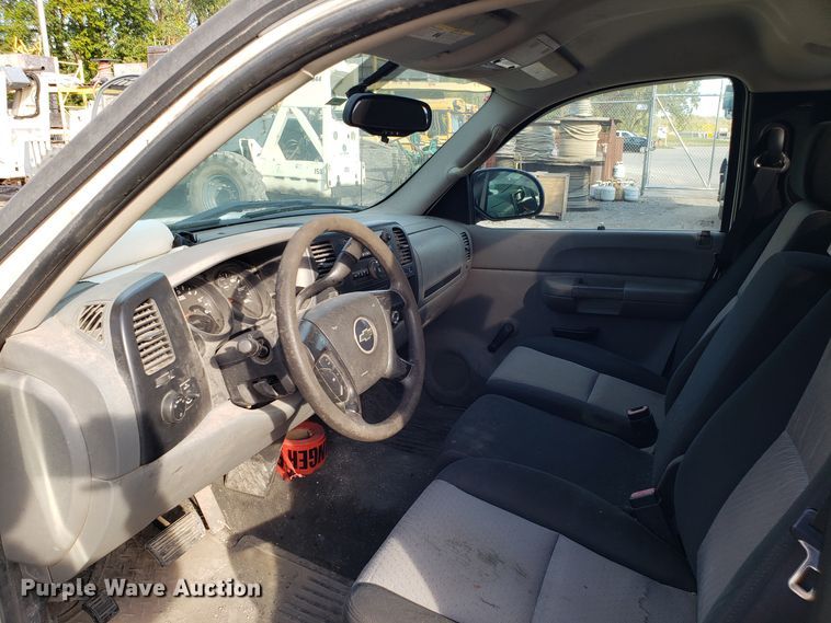 image for item ET9910 2008 Chevrolet Silverado 1500 pickup truck