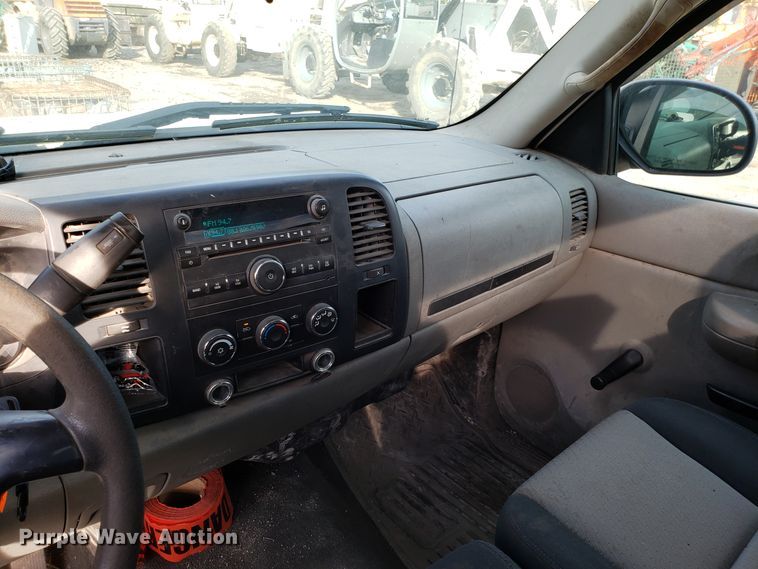 image for item ET9910 2008 Chevrolet Silverado 1500 pickup truck