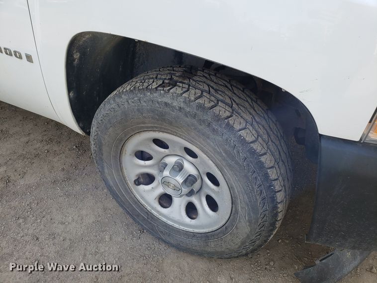 image for item ET9910 2008 Chevrolet Silverado 1500 pickup truck