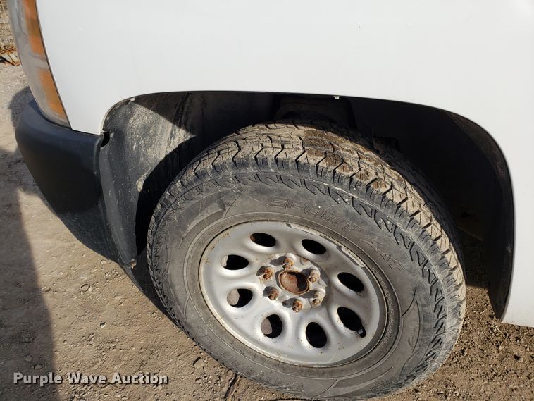 image for item ET9910 2008 Chevrolet Silverado 1500 pickup truck