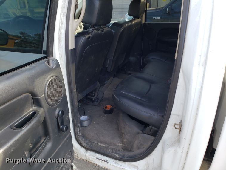 image for item ET9913 2005 Dodge Ram 2500 Quad Cab pickup truck
