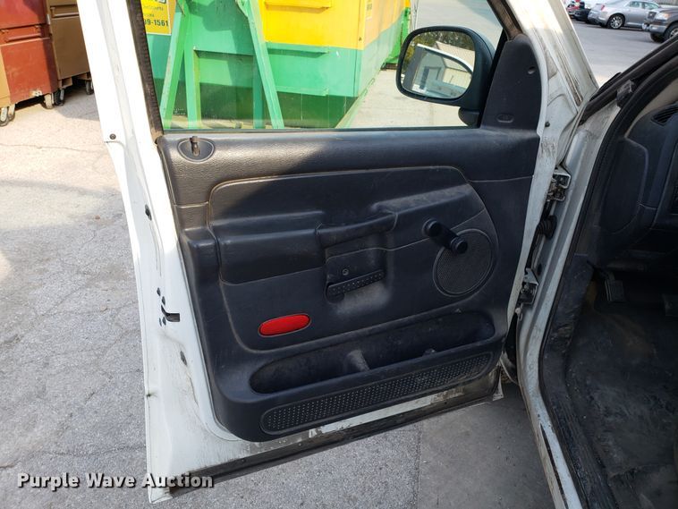 image for item ET9913 2005 Dodge Ram 2500 Quad Cab pickup truck