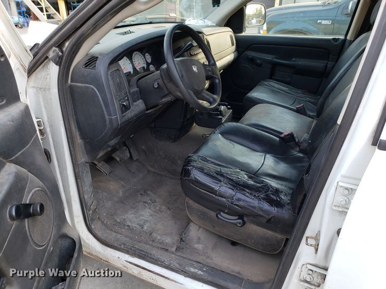 image for item ET9913 2005 Dodge Ram 2500 Quad Cab pickup truck