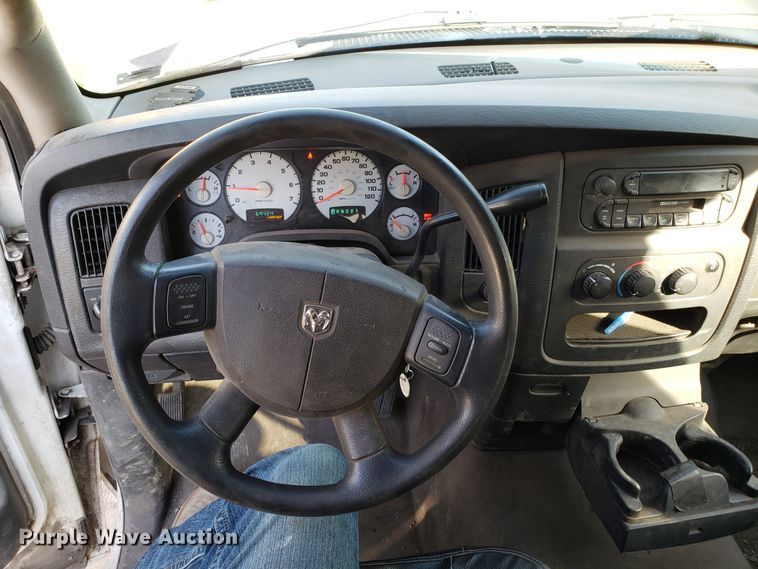 image for item ET9913 2005 Dodge Ram 2500 Quad Cab pickup truck