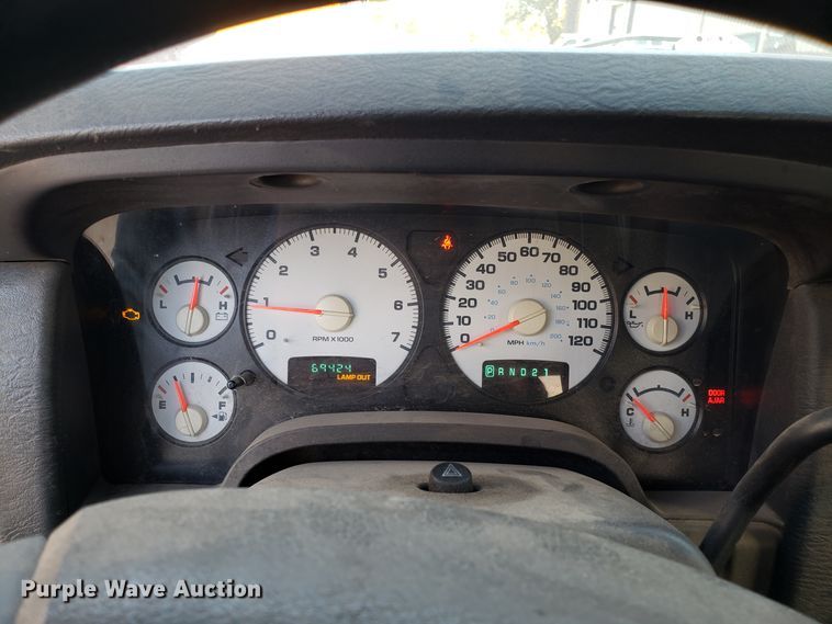 image for item ET9913 2005 Dodge Ram 2500 Quad Cab pickup truck