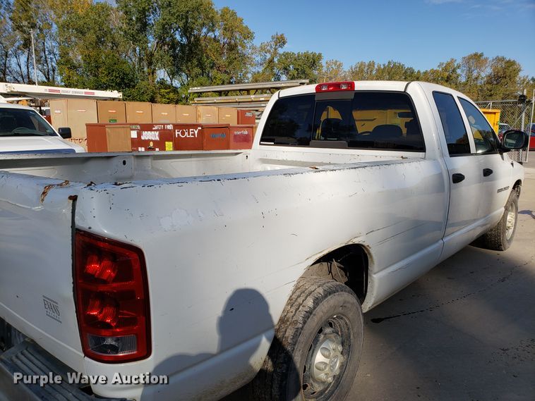 image for item ET9913 2005 Dodge Ram 2500 Quad Cab pickup truck