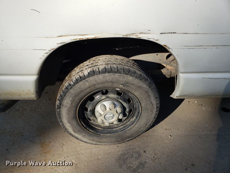 image for item ET9913 2005 Dodge Ram 2500 Quad Cab pickup truck