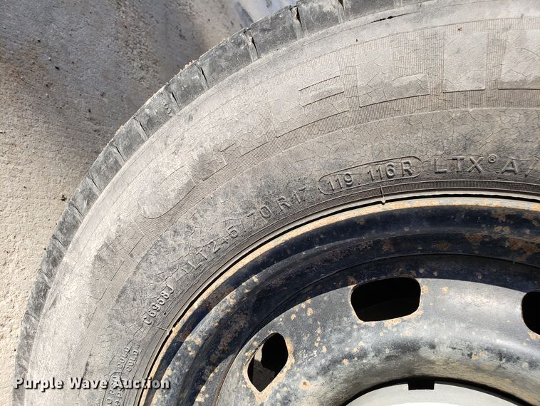 image for item ET9913 2005 Dodge Ram 2500 Quad Cab pickup truck