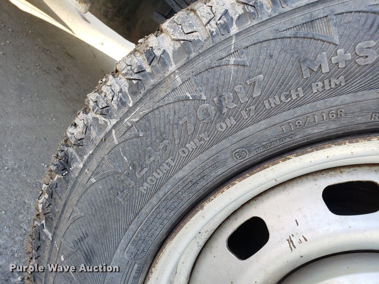 image for item ET9913 2005 Dodge Ram 2500 Quad Cab pickup truck