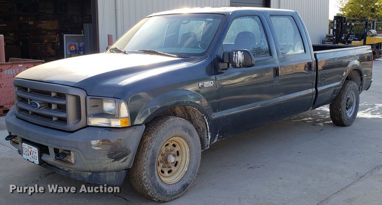 image for item ET9914 2004 Ford F350 Super Duty Crew Cab pickup truck