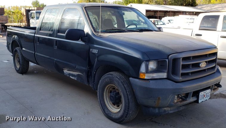 image for item ET9914 2004 Ford F350 Super Duty Crew Cab pickup truck