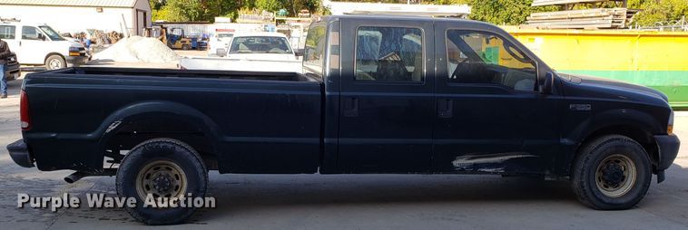 image for item ET9914 2004 Ford F350 Super Duty Crew Cab pickup truck