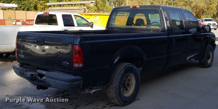 image for item ET9914 2004 Ford F350 Super Duty Crew Cab pickup truck
