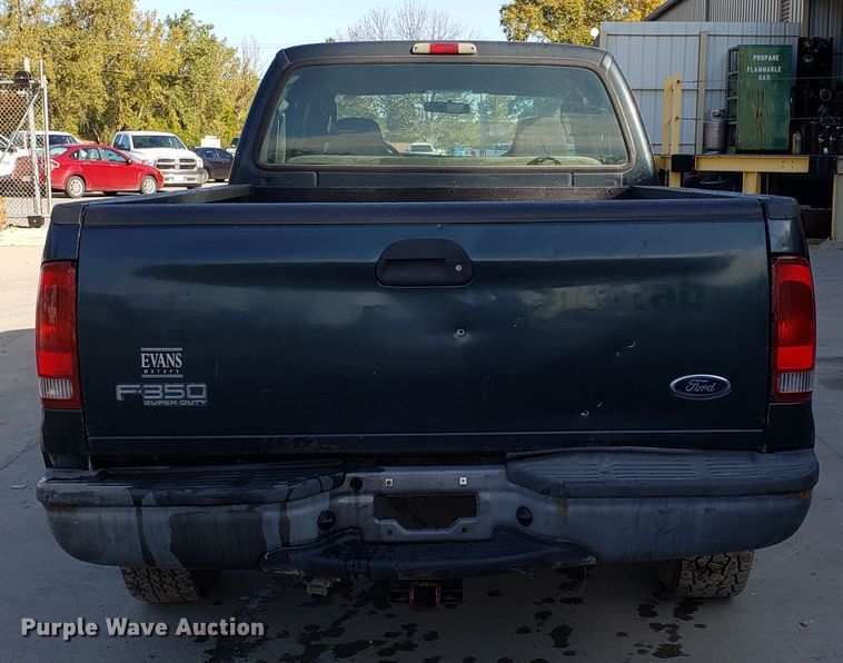 image for item ET9914 2004 Ford F350 Super Duty Crew Cab pickup truck