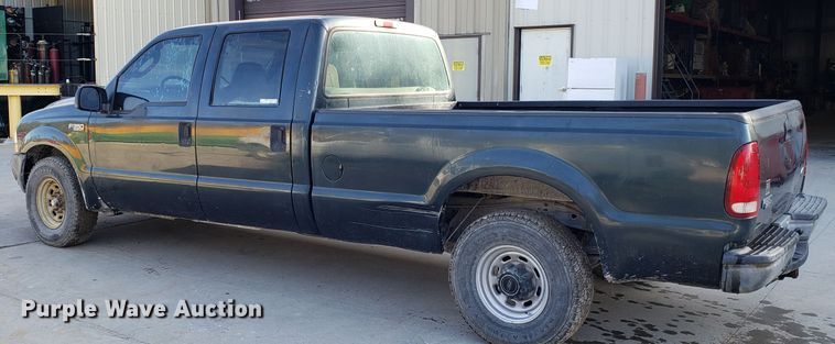 image for item ET9914 2004 Ford F350 Super Duty Crew Cab pickup truck