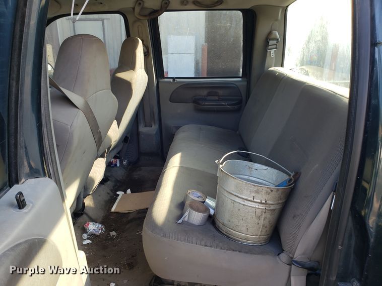 image for item ET9914 2004 Ford F350 Super Duty Crew Cab pickup truck