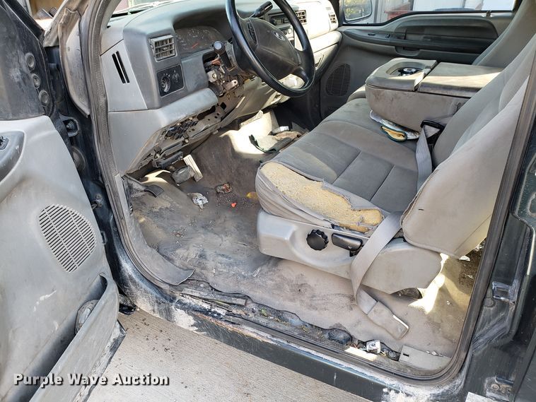 image for item ET9914 2004 Ford F350 Super Duty Crew Cab pickup truck