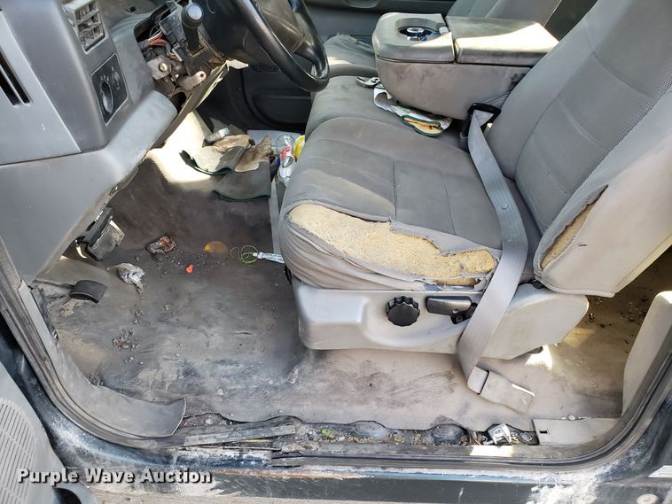 image for item ET9914 2004 Ford F350 Super Duty Crew Cab pickup truck