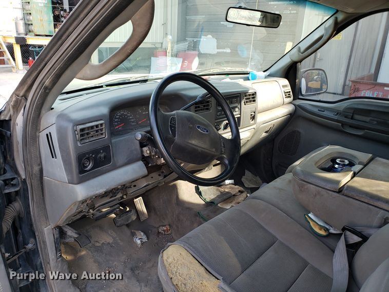 image for item ET9914 2004 Ford F350 Super Duty Crew Cab pickup truck