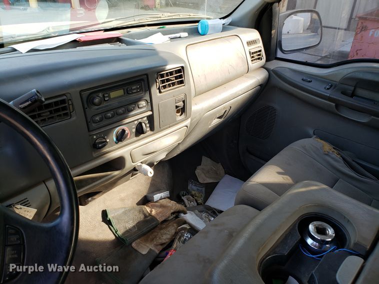 image for item ET9914 2004 Ford F350 Super Duty Crew Cab pickup truck