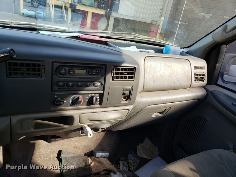 image for item ET9914 2004 Ford F350 Super Duty Crew Cab pickup truck