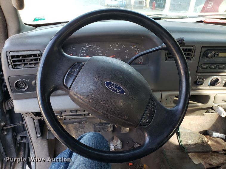 image for item ET9914 2004 Ford F350 Super Duty Crew Cab pickup truck