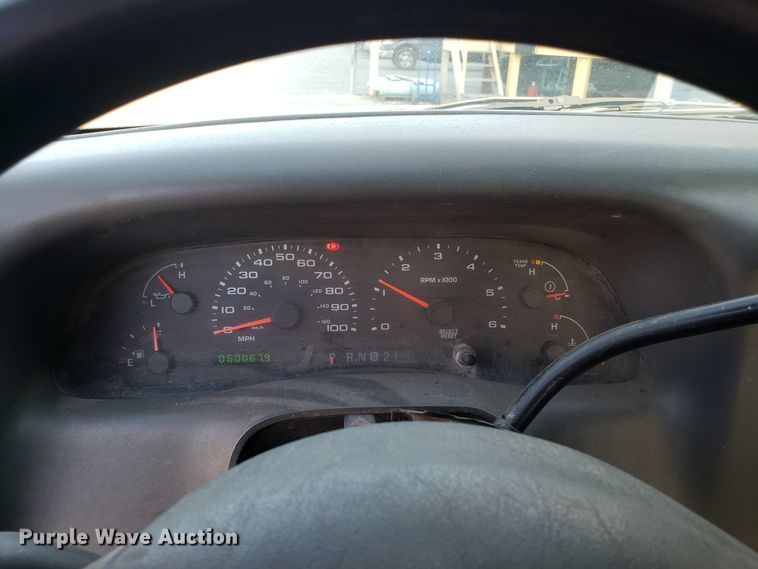 image for item ET9914 2004 Ford F350 Super Duty Crew Cab pickup truck