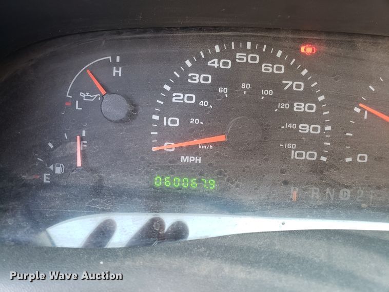 image for item ET9914 2004 Ford F350 Super Duty Crew Cab pickup truck