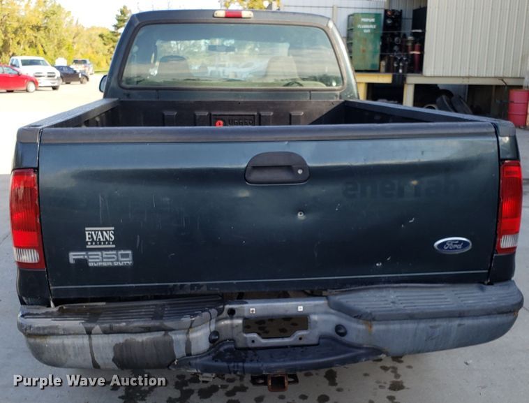 image for item ET9914 2004 Ford F350 Super Duty Crew Cab pickup truck