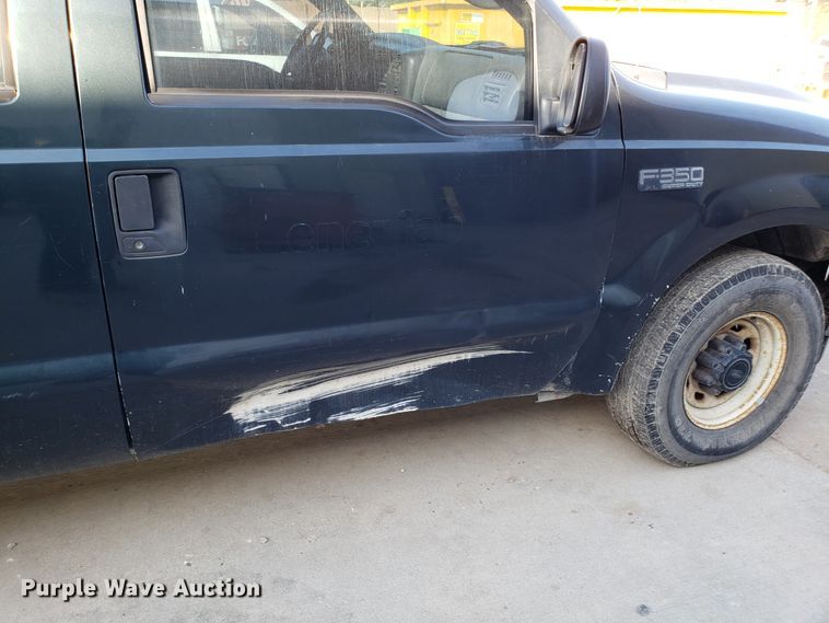 image for item ET9914 2004 Ford F350 Super Duty Crew Cab pickup truck