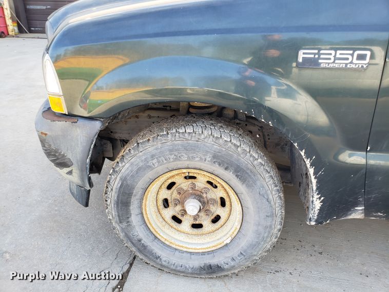 image for item ET9914 2004 Ford F350 Super Duty Crew Cab pickup truck