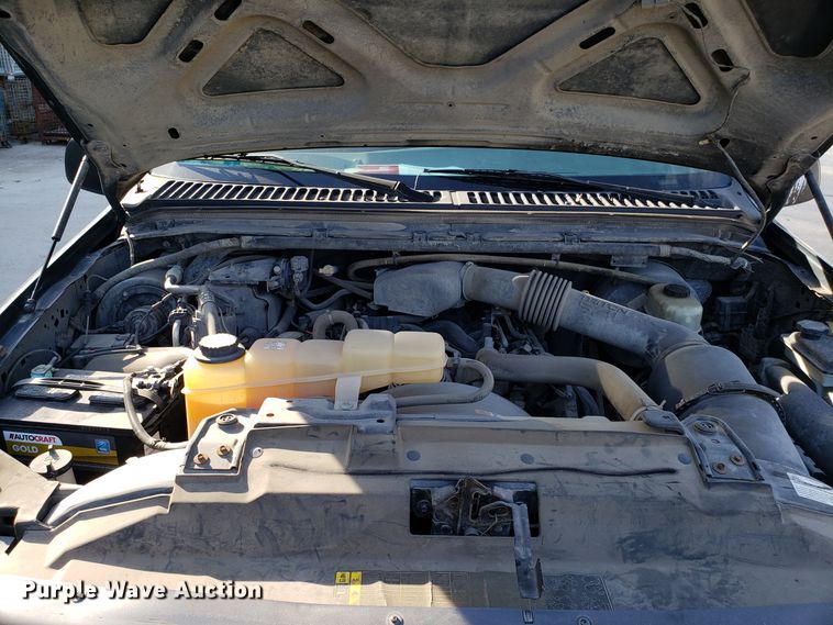 image for item ET9914 2004 Ford F350 Super Duty Crew Cab pickup truck