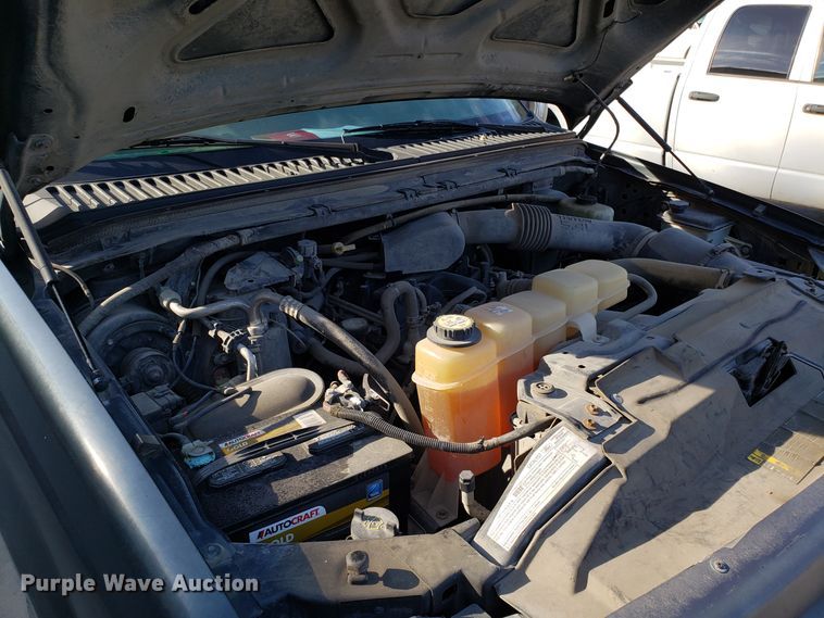 image for item ET9914 2004 Ford F350 Super Duty Crew Cab pickup truck