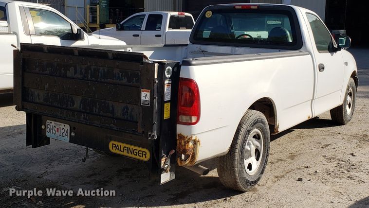 image for item ET9916 2002 Ford F150 pickup truck